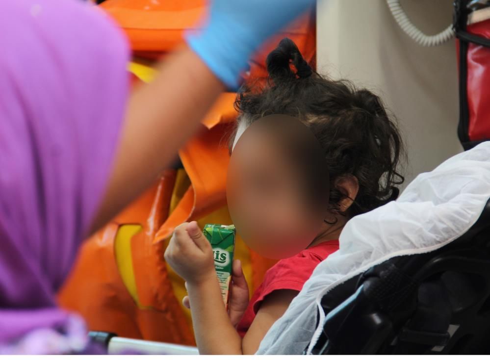 Anne evi terk etti! 4 çocuk açlıktan baygın halde bulundu! '5 yaşındaki çocuğu bile mamayla besliyordu' 19