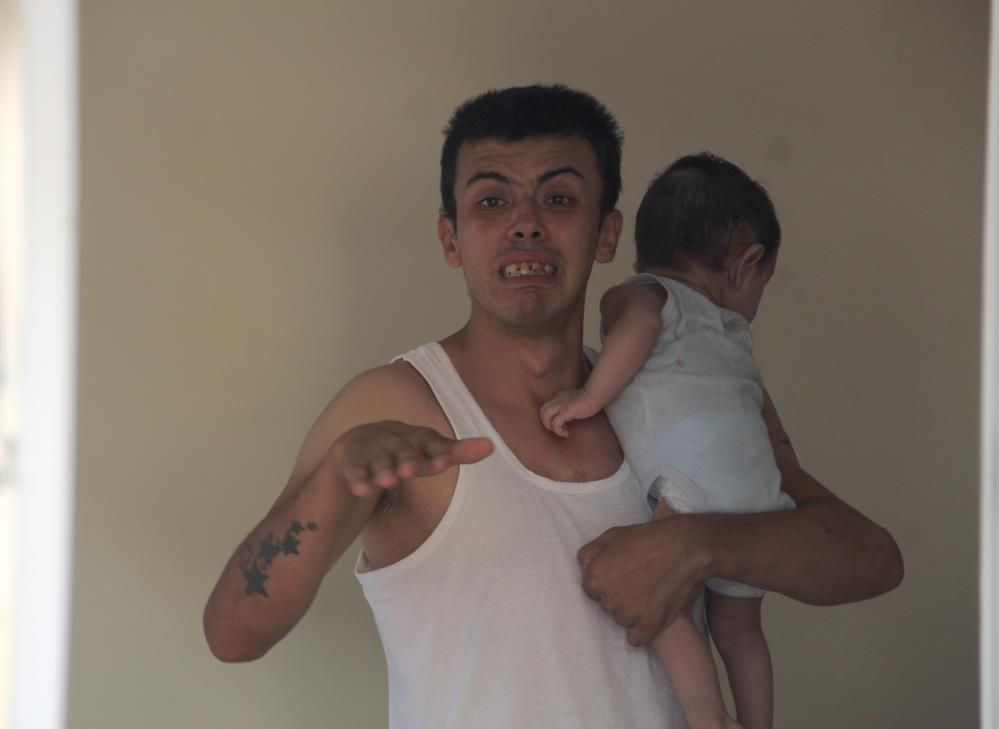 Anne evi terk etti! 4 çocuk açlıktan baygın halde bulundu! '5 yaşındaki çocuğu bile mamayla besliyordu' 20