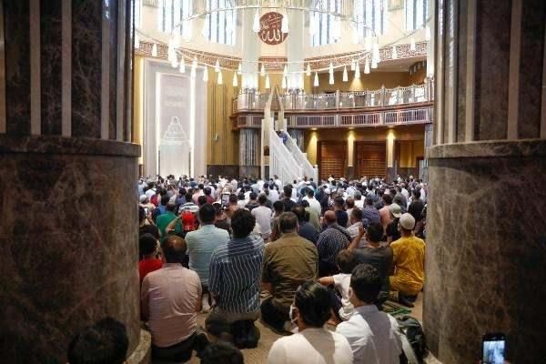 Cumhurbaşkanı Erdoğan'ın katılımıyla açılan Taksim Camii'nde ilk bayram namazı kılındı 5