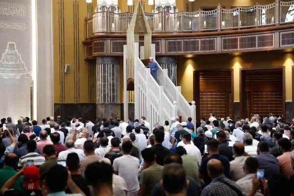 Cumhurbaşkanı Erdoğan'ın katılımıyla açılan Taksim Camii'nde ilk bayram namazı kılındı 4