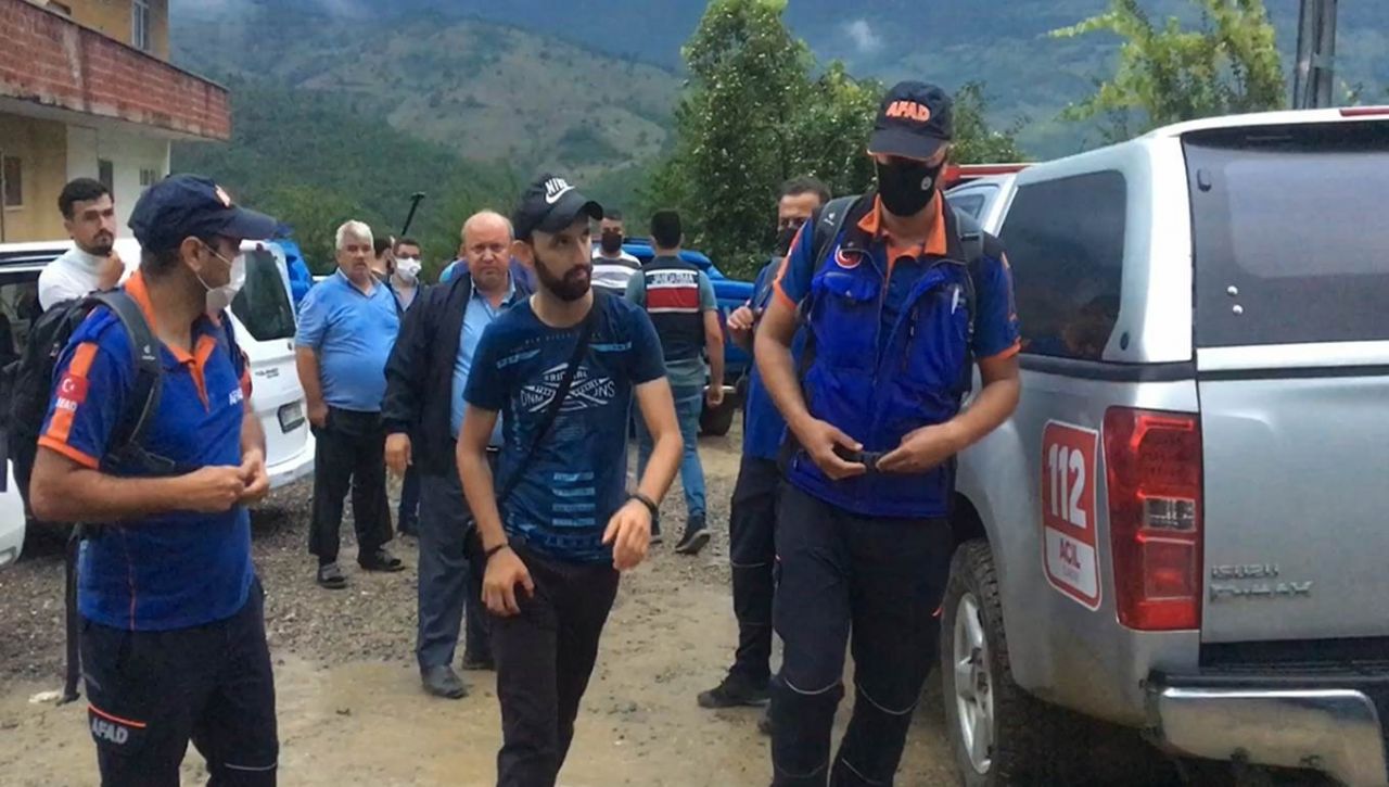 Alevli cisim alarmı! Ormana düşen esrarengiz cisim ekipleri harekete geçirdi 2