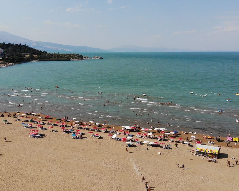 Isparta'nın yedi renkli Eğirdir Gölü’ne vatandaşlar akın etti 11