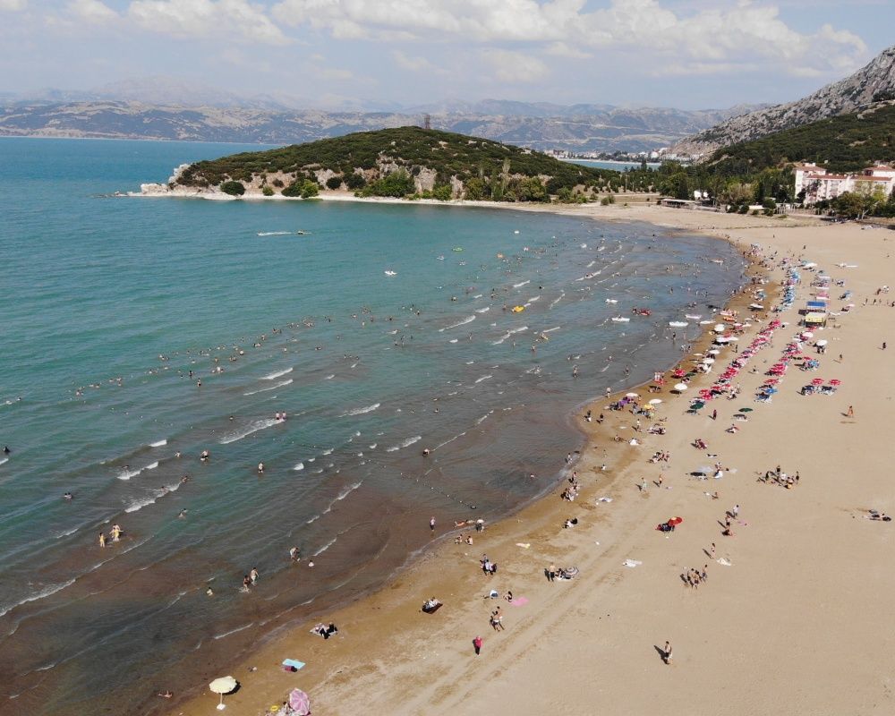 Isparta'nın yedi renkli Eğirdir Gölü’ne vatandaşlar akın etti 5