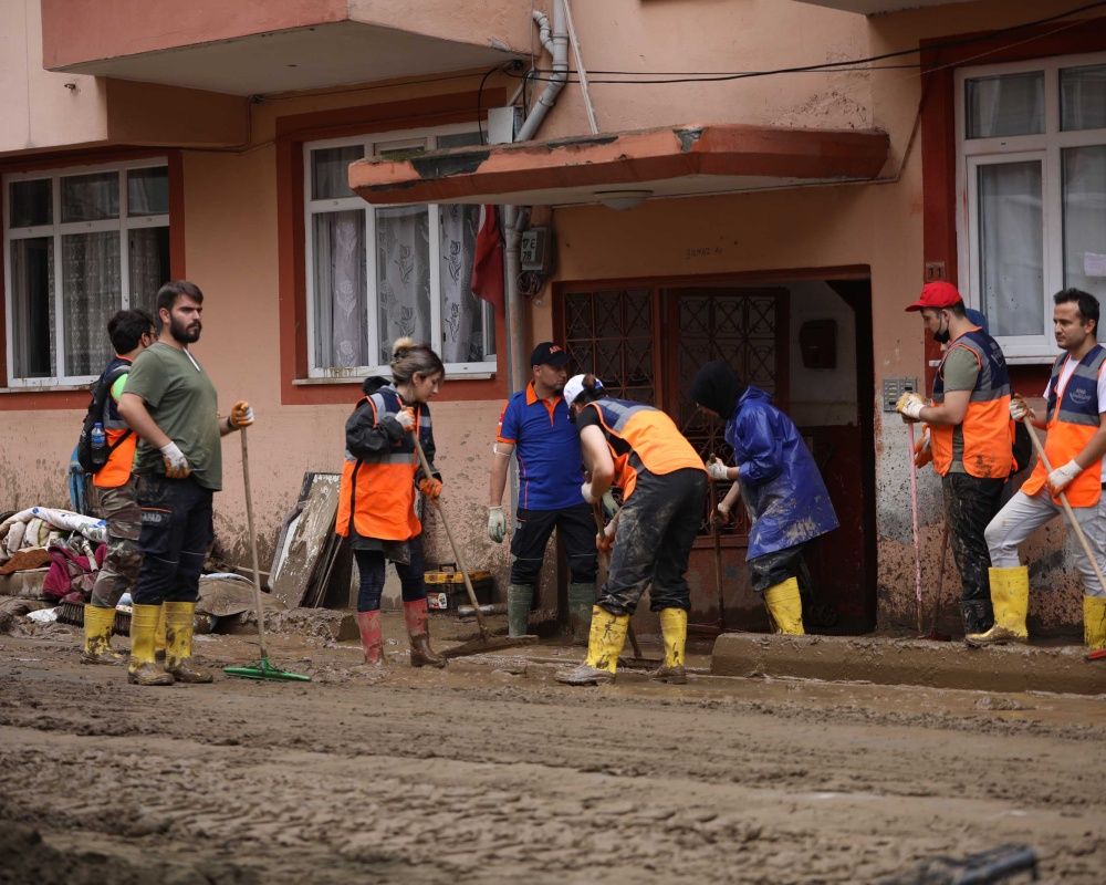 Artvin'de sel seferberliği! Afetin izlerini silmeye çalışıyorlar 2