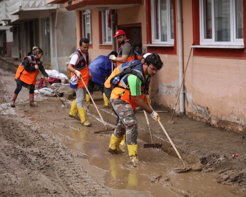 Artvin'de sel seferberliği! Afetin izlerini silmeye çalışıyorlar 3