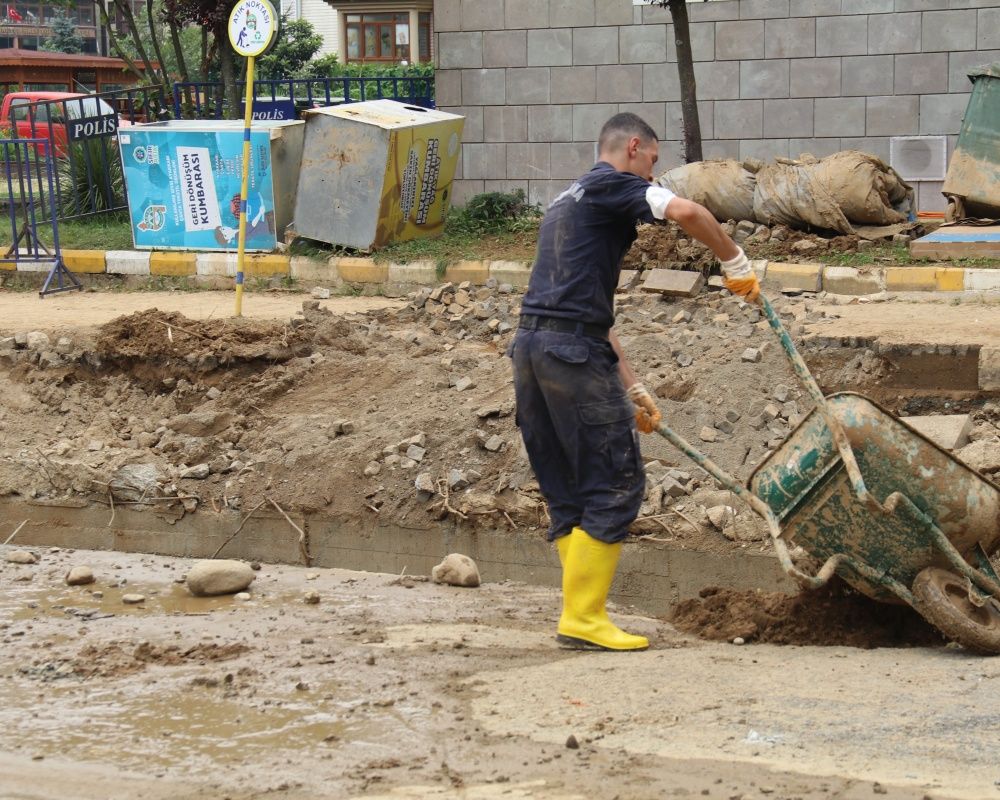 Artvin'de sel seferberliği! Afetin izlerini silmeye çalışıyorlar 6