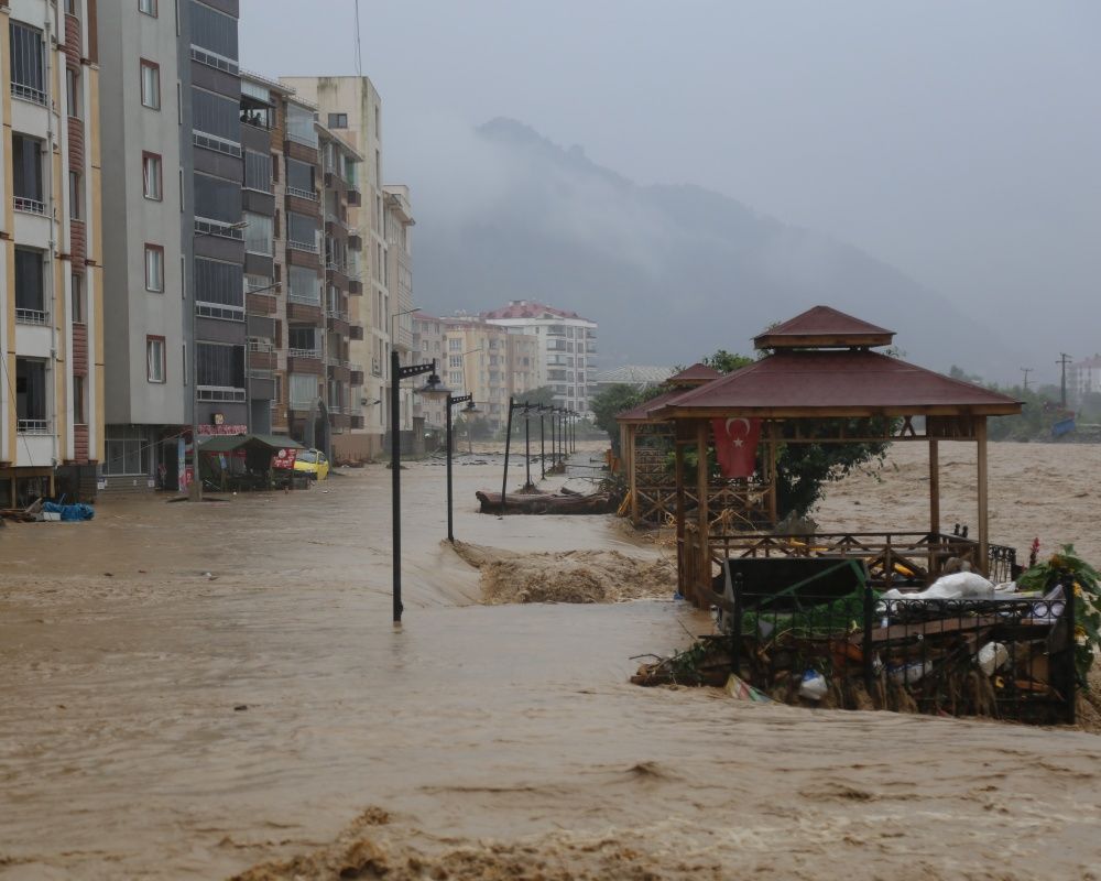 Artvin'de sel seferberliği! Afetin izlerini silmeye çalışıyorlar 21