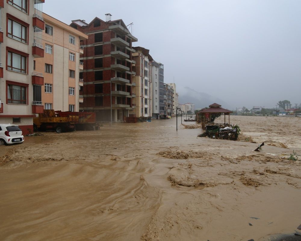 Artvin'de sel seferberliği! Afetin izlerini silmeye çalışıyorlar 11