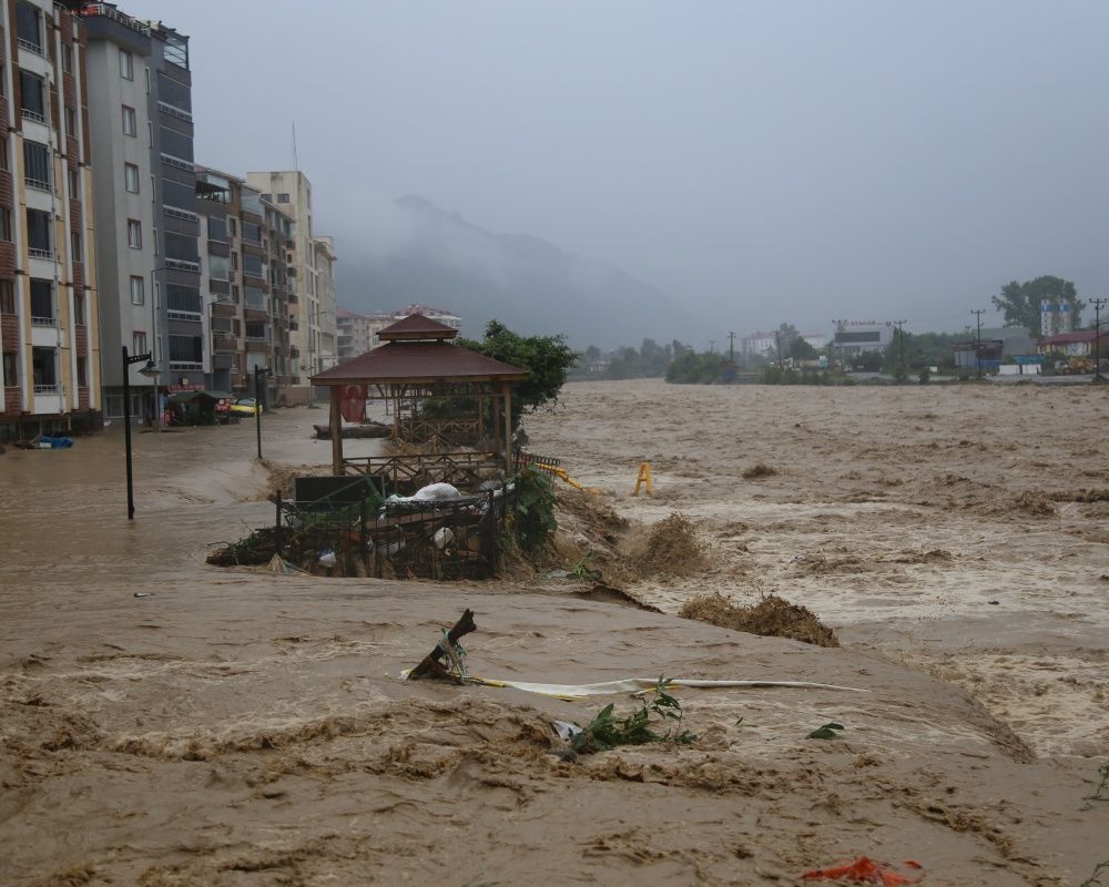 Artvin'de sel seferberliği! Afetin izlerini silmeye çalışıyorlar 31