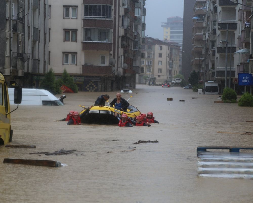 Artvin'de sel seferberliği! Afetin izlerini silmeye çalışıyorlar 29