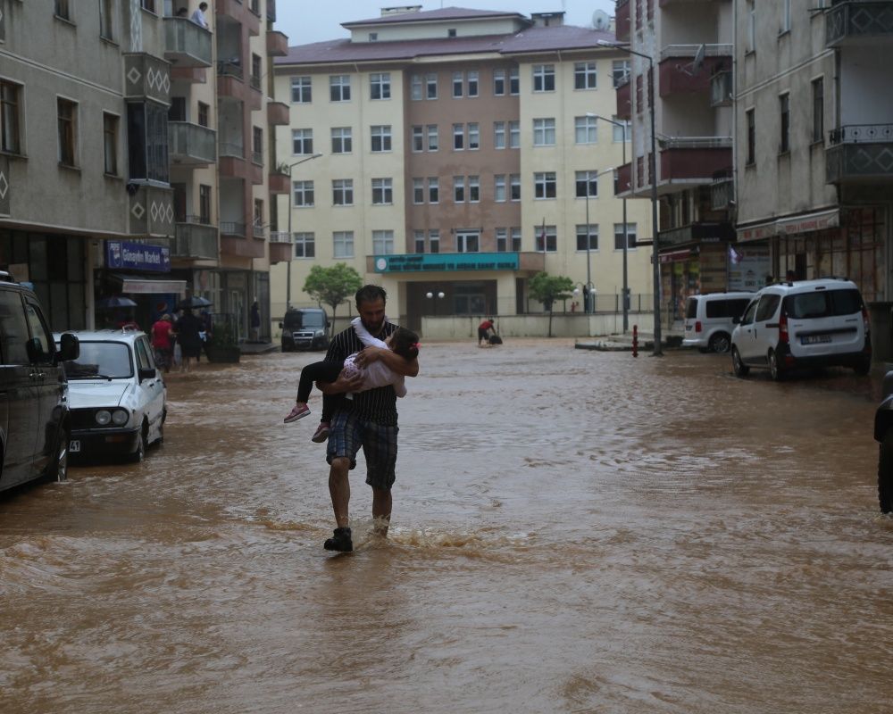 Artvin'de sel seferberliği! Afetin izlerini silmeye çalışıyorlar 30