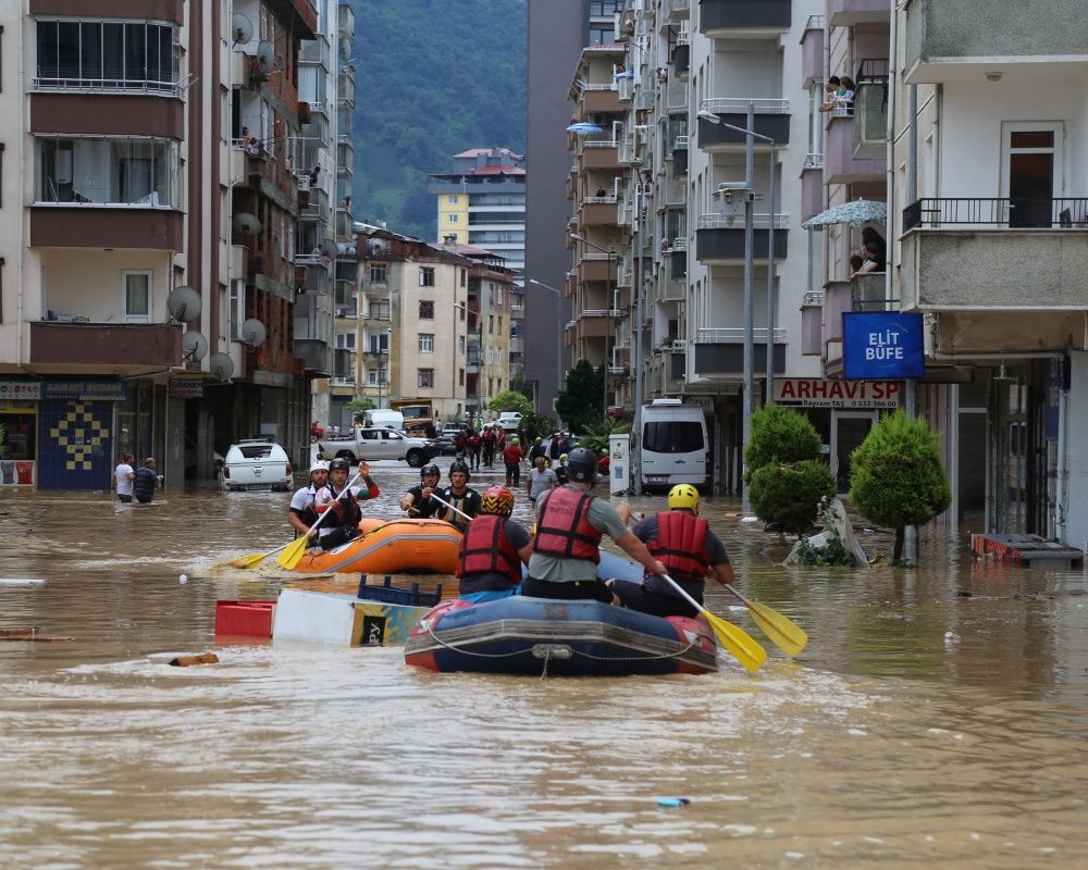 Artvin'de sel seferberliği! Afetin izlerini silmeye çalışıyorlar 18