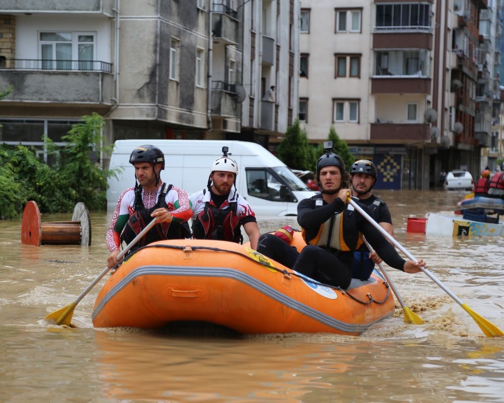 Artvin'de sel seferberliği! Afetin izlerini silmeye çalışıyorlar 15
