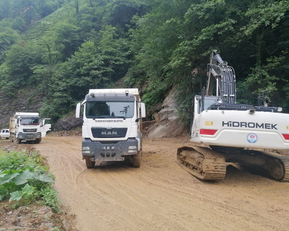 Artvin'de sel seferberliği! Afetin izlerini silmeye çalışıyorlar 32