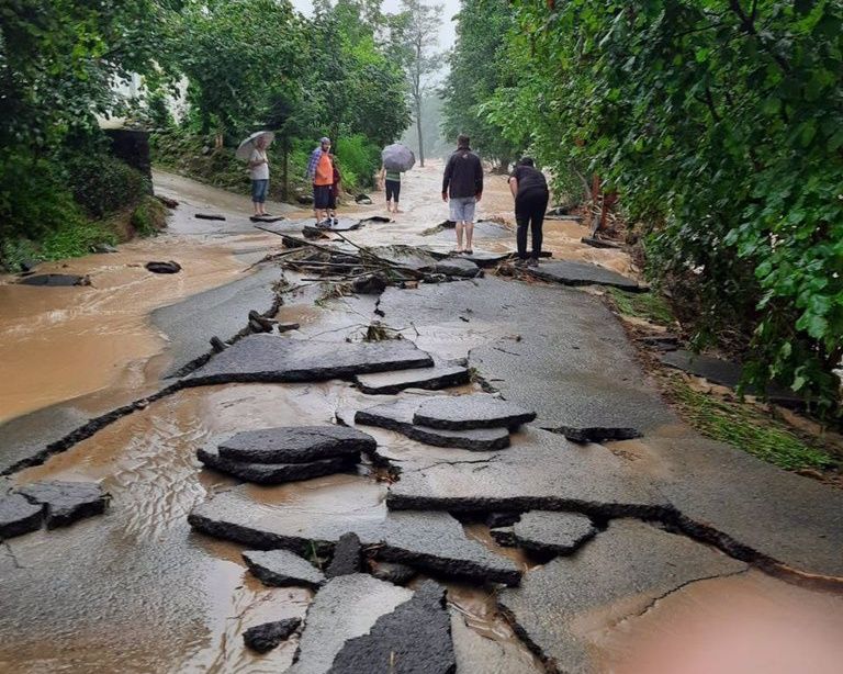 Doğu Karadeniz'de sel felaketinin bilançosu ağır oldu! Artvin'de selin izleri siliniyor 52