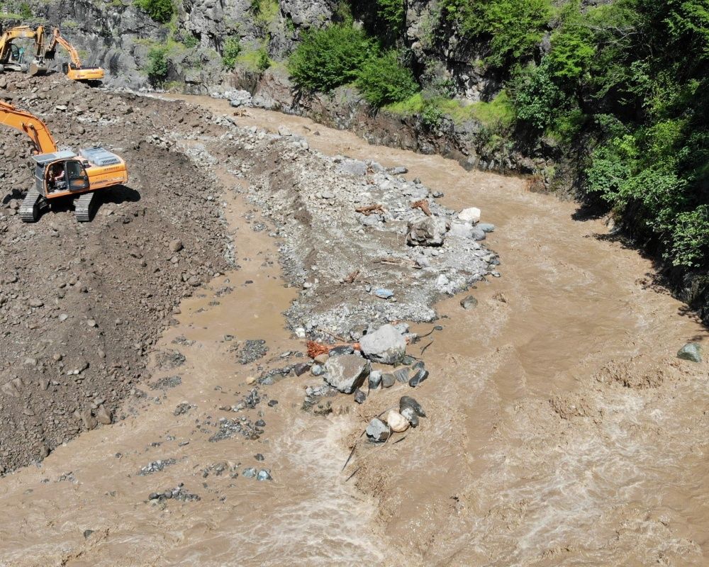 Doğu Karadeniz'de sel felaketinin bilançosu ağır oldu! Artvin'de selin izleri siliniyor 9