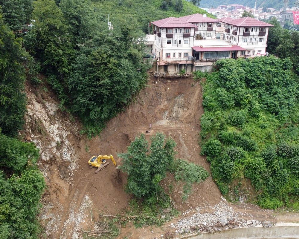 Doğu Karadeniz'de sel felaketinin bilançosu ağır oldu! Artvin'de selin izleri siliniyor 12