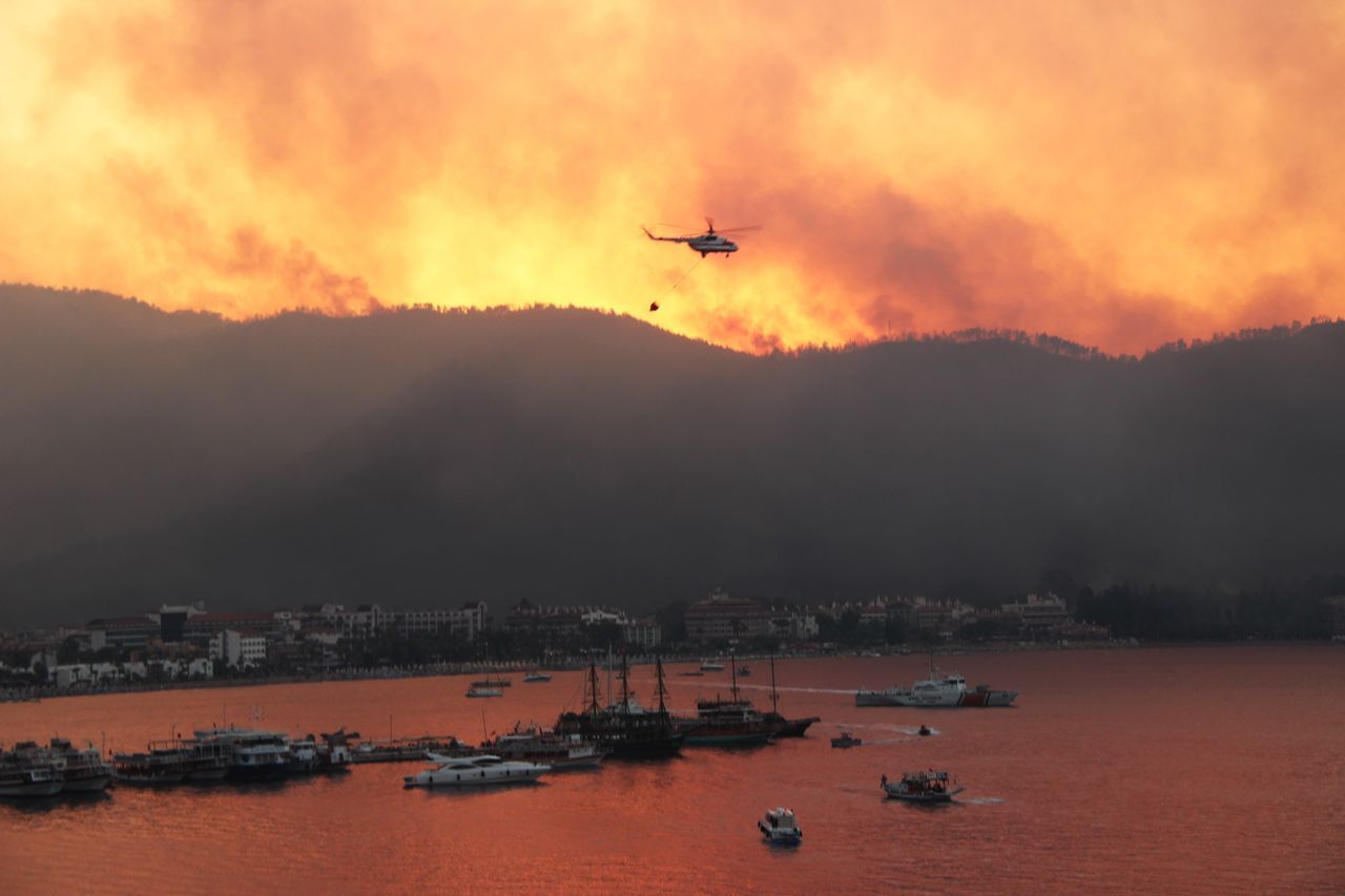 Marmaris'te alevler yüzlerce hektara yayıldı! Gelen görüntüler içimizi dağlıyor 1