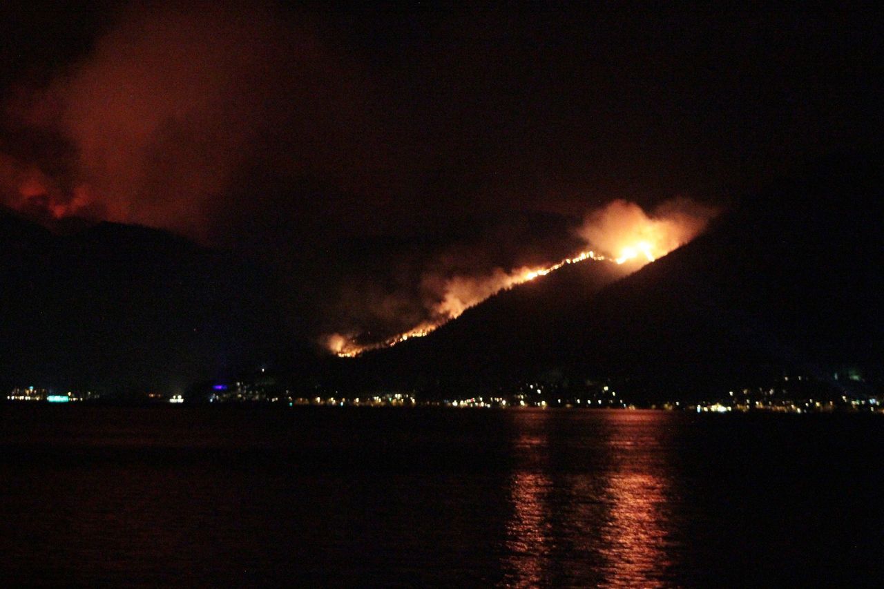 Marmaris'te alevler yüzlerce hektara yayıldı! Gelen görüntüler içimizi dağlıyor 4