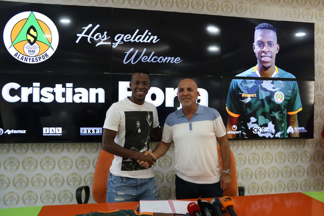 Süper Lig 2021-22 sezonu transfer hareketleri 29