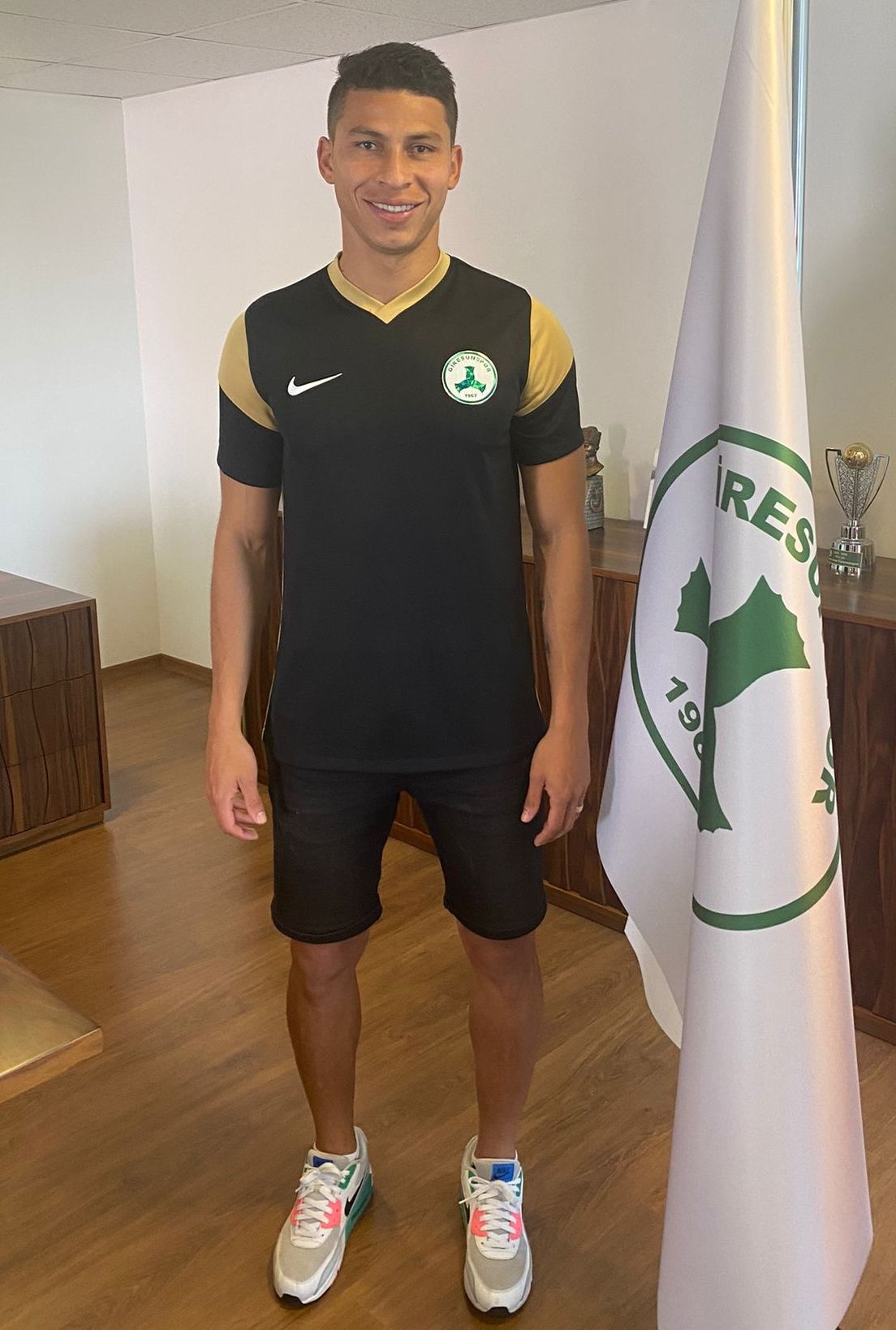 Süper Lig 2021-22 sezonu transfer hareketleri 12