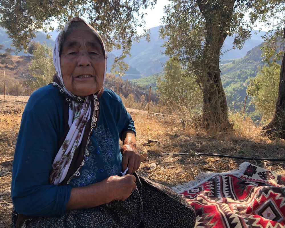 Adana’nın Aladağ ilçesinde çıkan yangından geriye ailelerin acılı hikayeleri, küle dönmüş evler ve orman kaldı 13