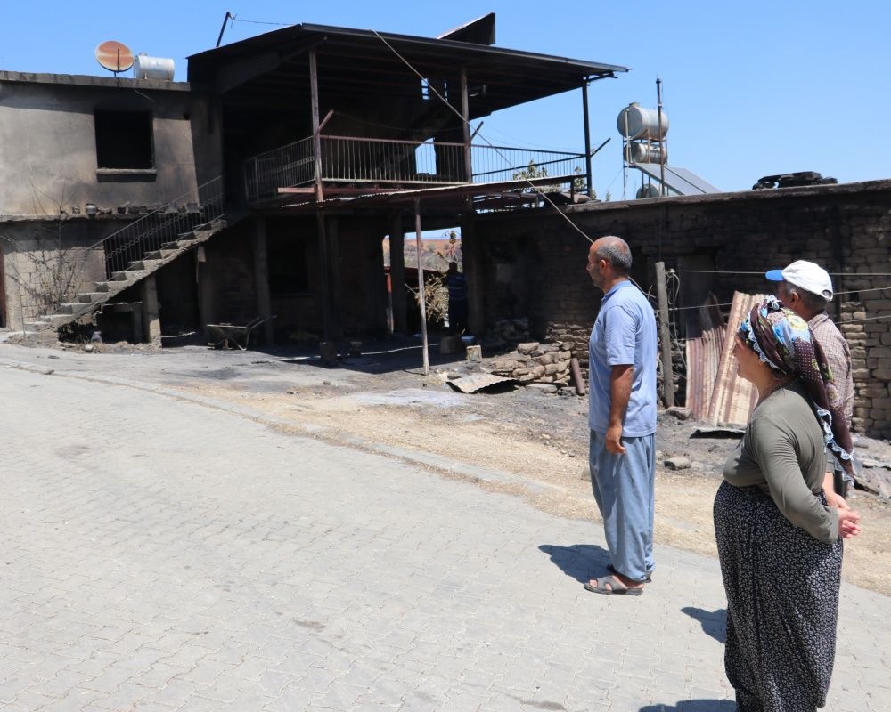 Adana’nın Aladağ ilçesinde çıkan yangından geriye ailelerin acılı hikayeleri, küle dönmüş evler ve orman kaldı 7