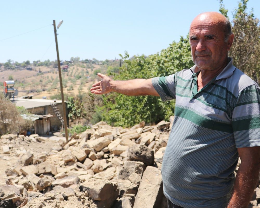 Adana’nın Aladağ ilçesinde çıkan yangından geriye ailelerin acılı hikayeleri, küle dönmüş evler ve orman kaldı 10