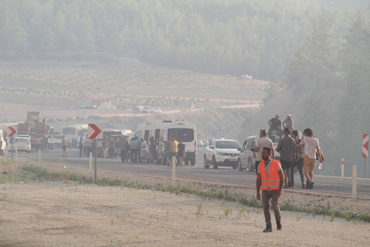 Manavgat’taki yangının 5. günü doluyor! Metrelerce yükselen alevlerle zorlu mücadele 14