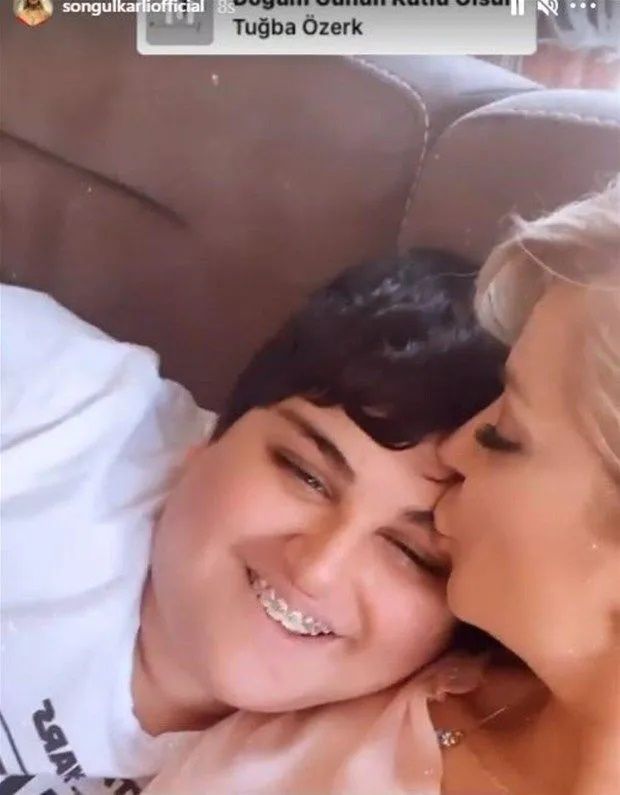 Songül Karlı Rezil Oldu! Oğluyla Paylaştığı Fotoğraf Alay Konusu Oldu! 5