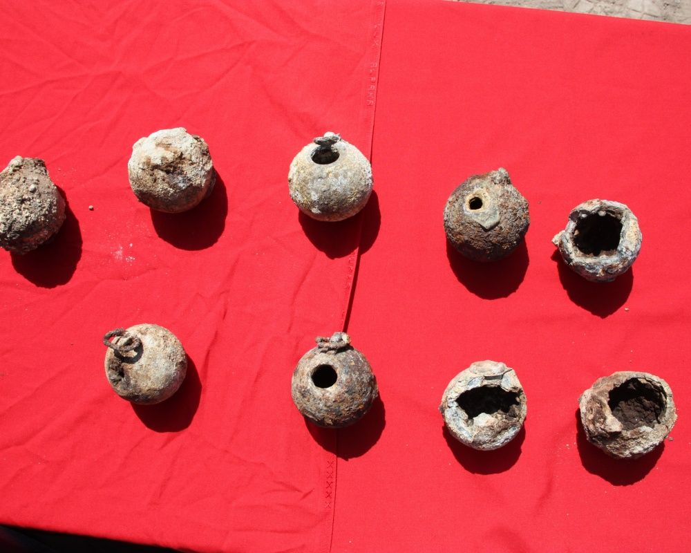 Diyarbakır'da Amida Höyük'te devam eden kazılarda 1. Dünya Savaşı'na ait 782 adet el bombası bulundu 13
