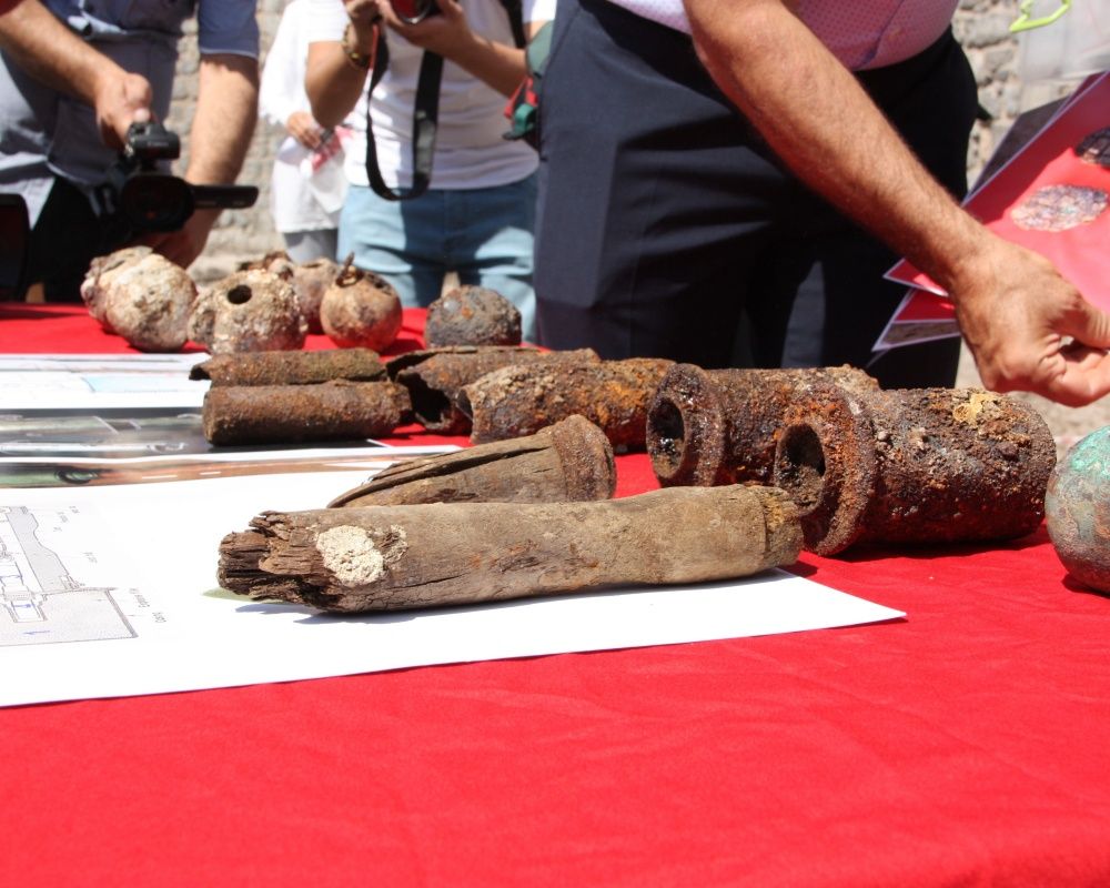 Diyarbakır'da Amida Höyük'te devam eden kazılarda 1. Dünya Savaşı'na ait 782 adet el bombası bulundu 7