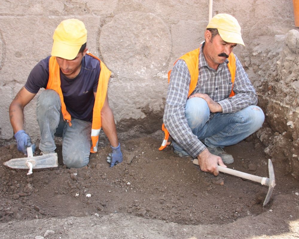 Diyarbakır'da Amida Höyük'te devam eden kazılarda 1. Dünya Savaşı'na ait 782 adet el bombası bulundu 2