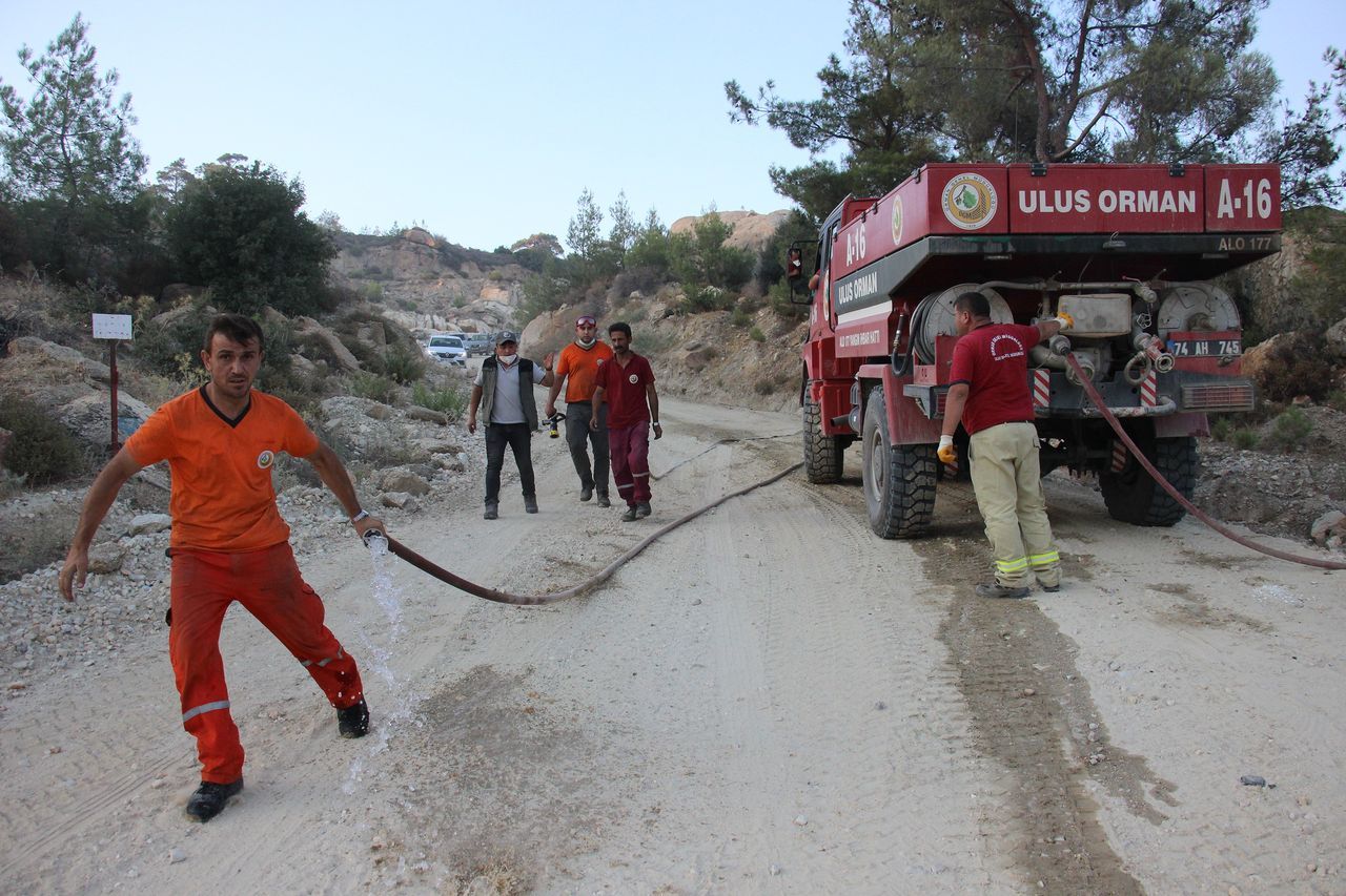 Alevler Gökbel Dağları'nı esir aldı 23