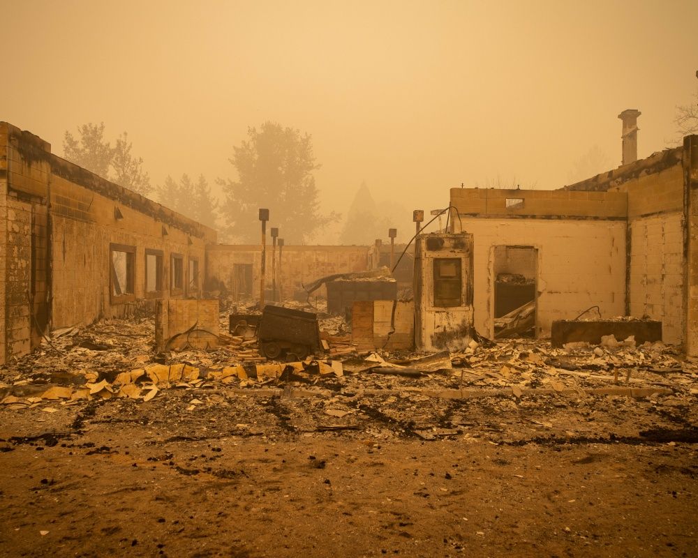California tarihinin en büyük 3. yangınını yaşıyor! 3 haftadır söndürülemedi 52