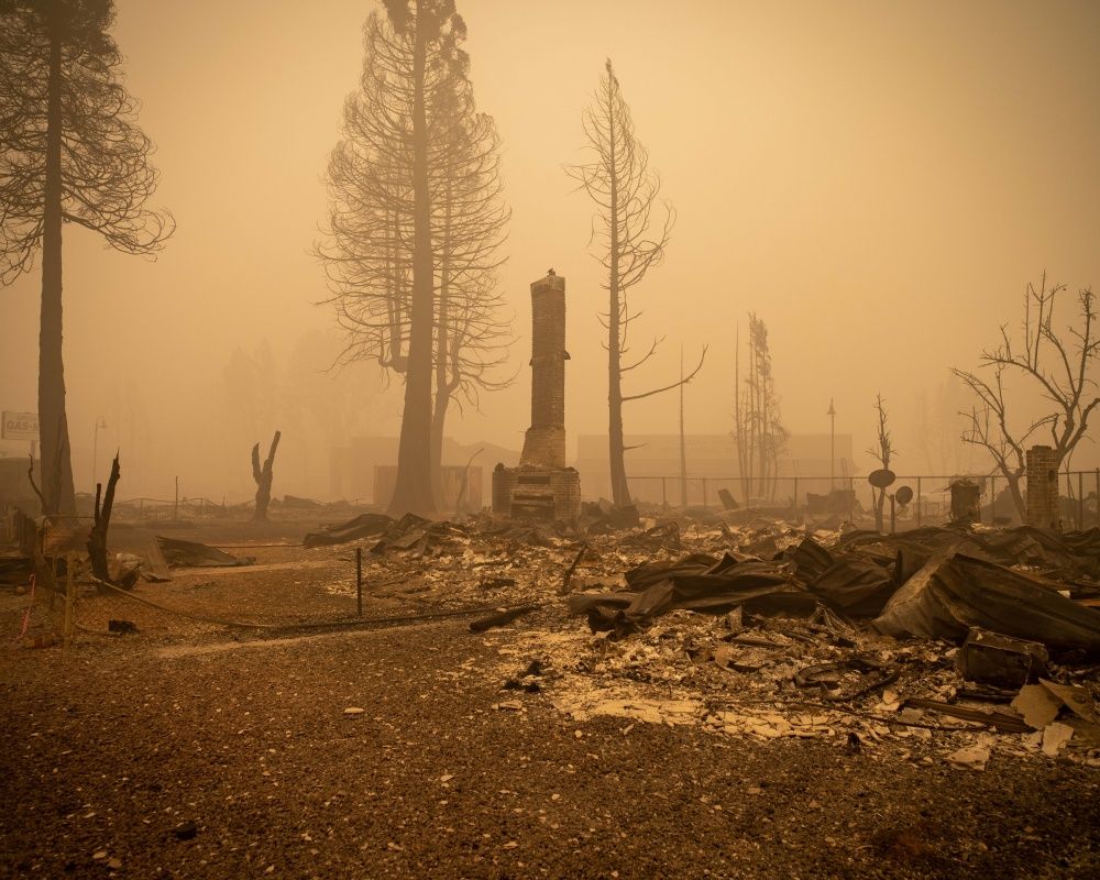 California tarihinin en büyük 3. yangınını yaşıyor! 3 haftadır söndürülemedi 54