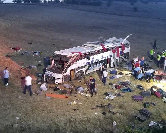 15 kişiye mezar oldu! Balıkesir'deki korkunç kazadan arda kalanlar... 4