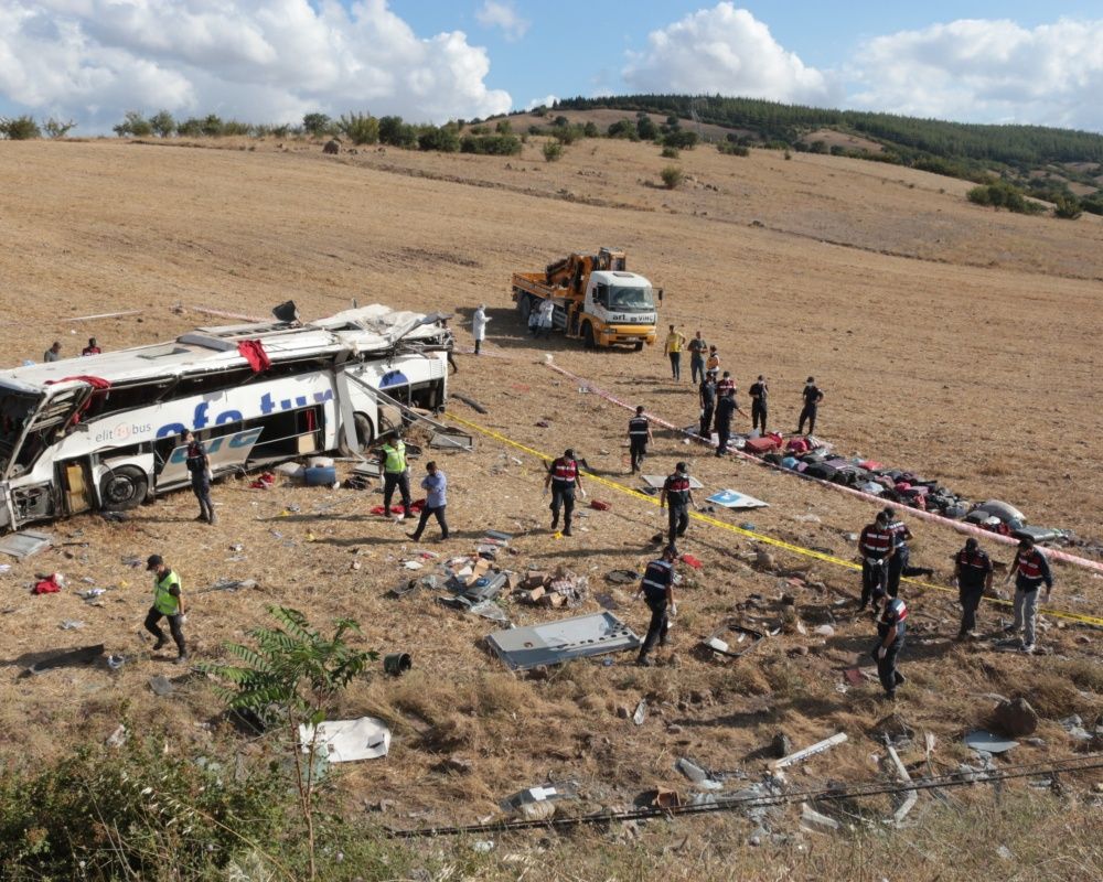 15 kişiye mezar oldu! Balıkesir'deki korkunç kazadan arda kalanlar... 43