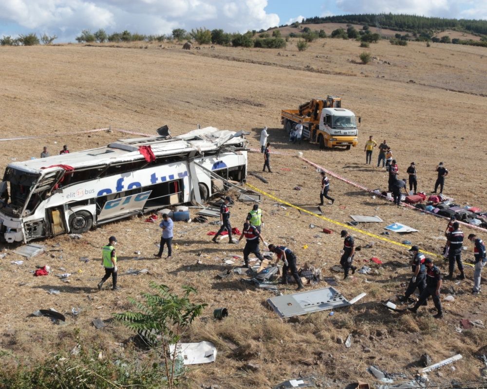 15 kişiye mezar oldu! Balıkesir'deki korkunç kazadan arda kalanlar... 1