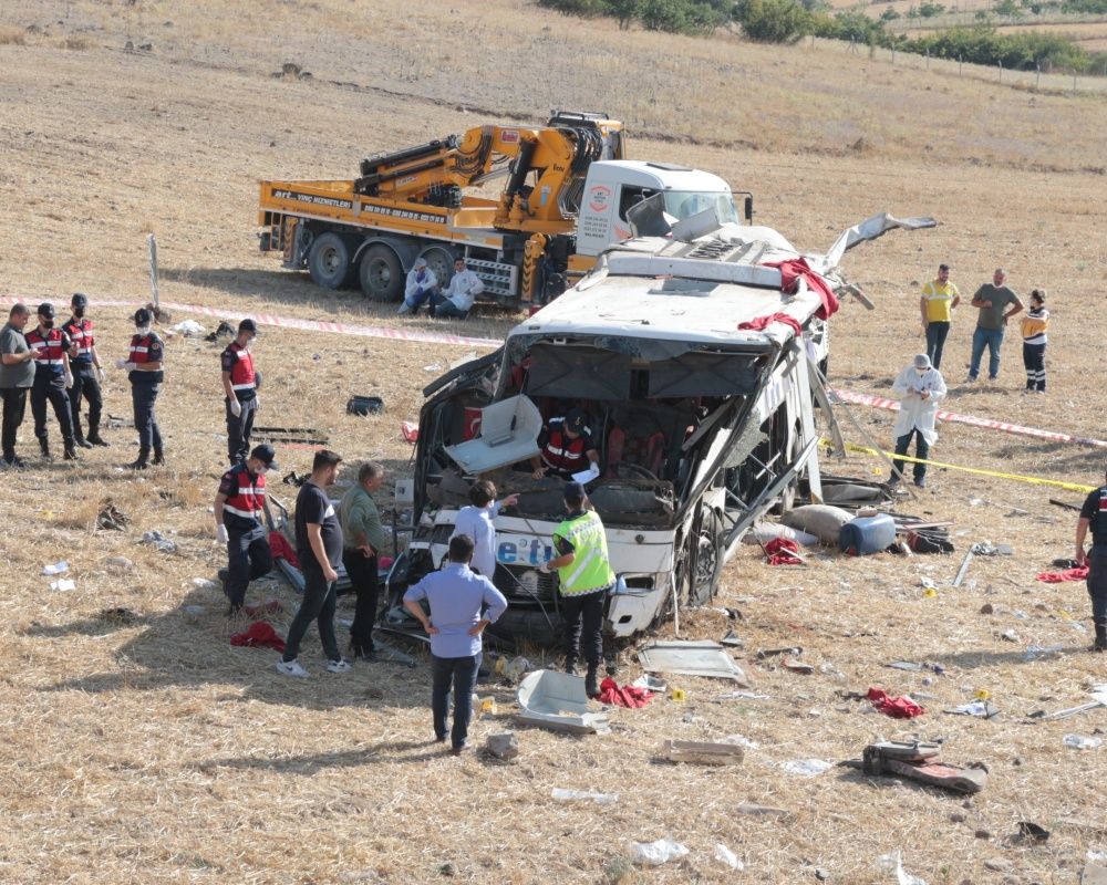 15 kişiye mezar oldu! Balıkesir'deki korkunç kazadan arda kalanlar... 31