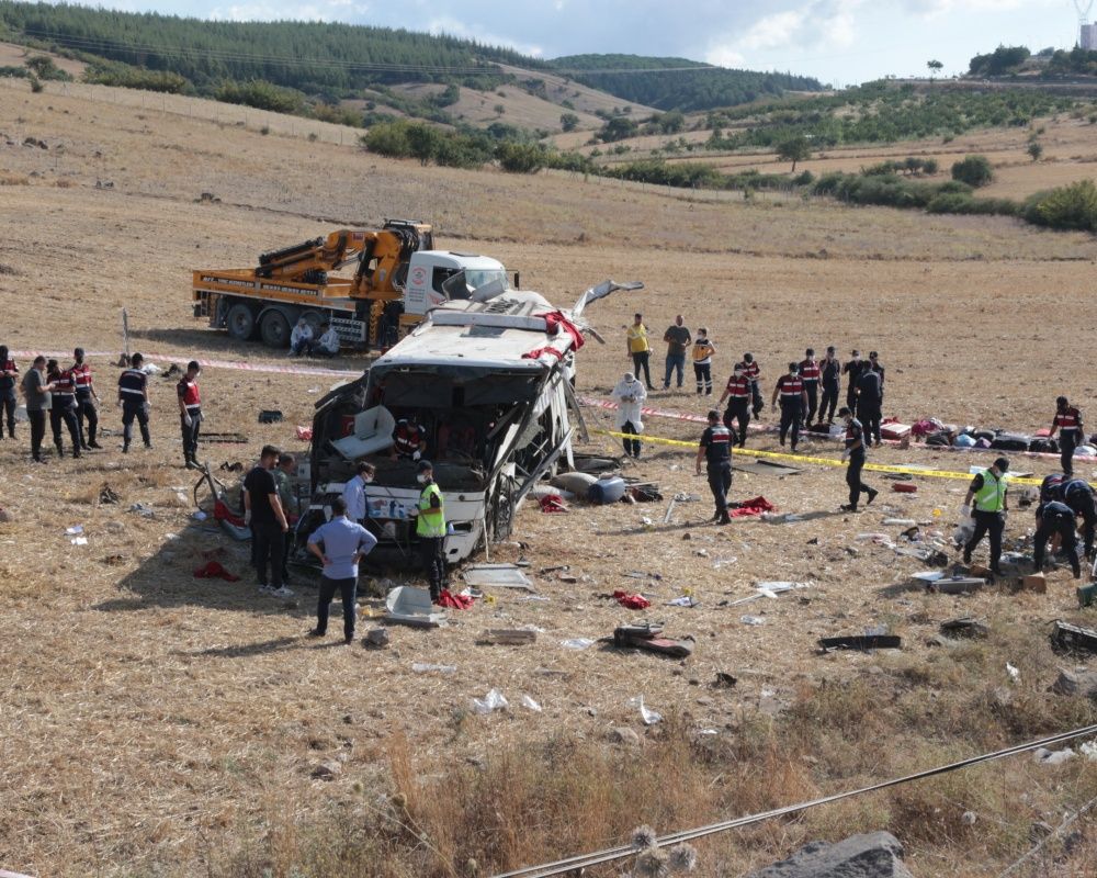 15 kişiye mezar oldu! Balıkesir'deki korkunç kazadan arda kalanlar... 16