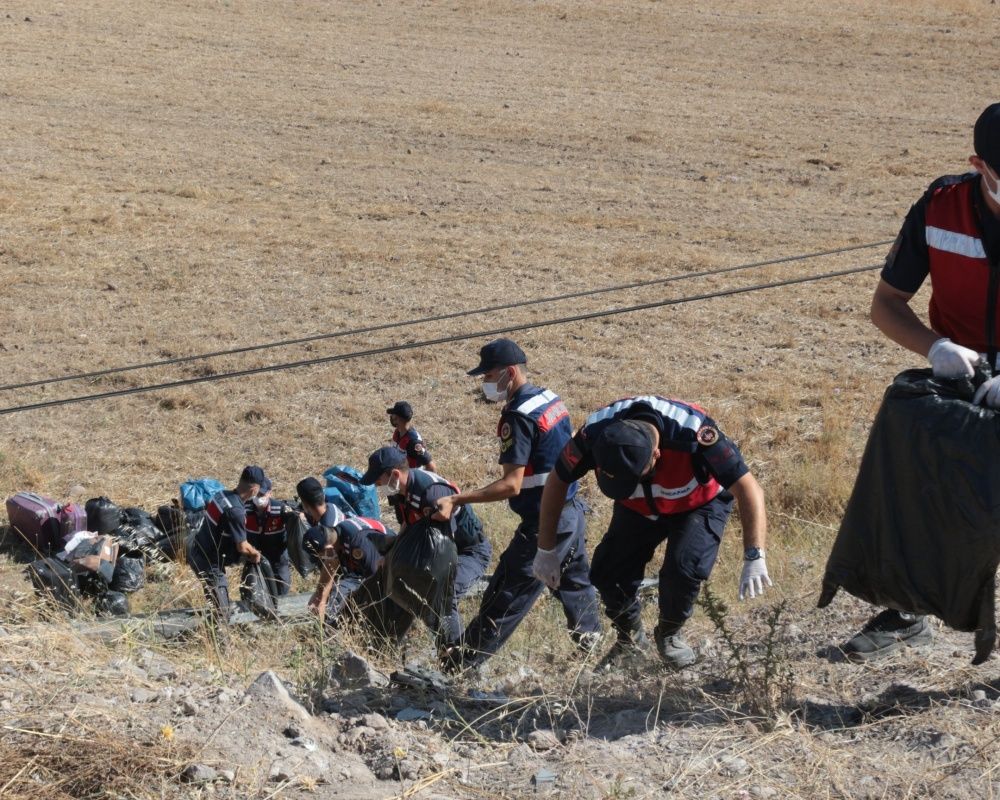 15 kişiye mezar oldu! Balıkesir'deki korkunç kazadan arda kalanlar... 22