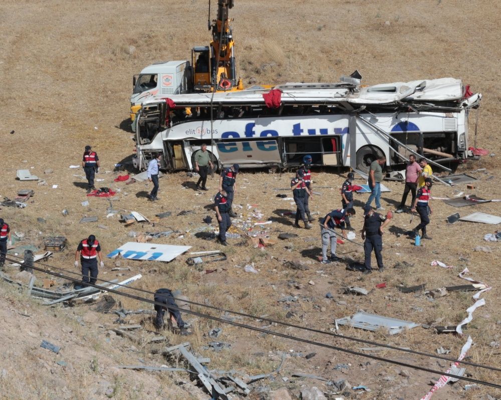 15 kişiye mezar oldu! Balıkesir'deki korkunç kazadan arda kalanlar... 42