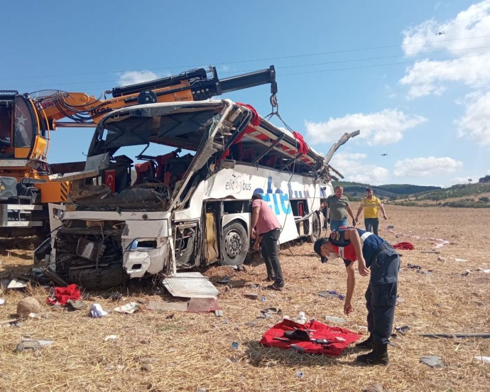 15 kişiye mezar oldu! Balıkesir'deki korkunç kazadan arda kalanlar... 12