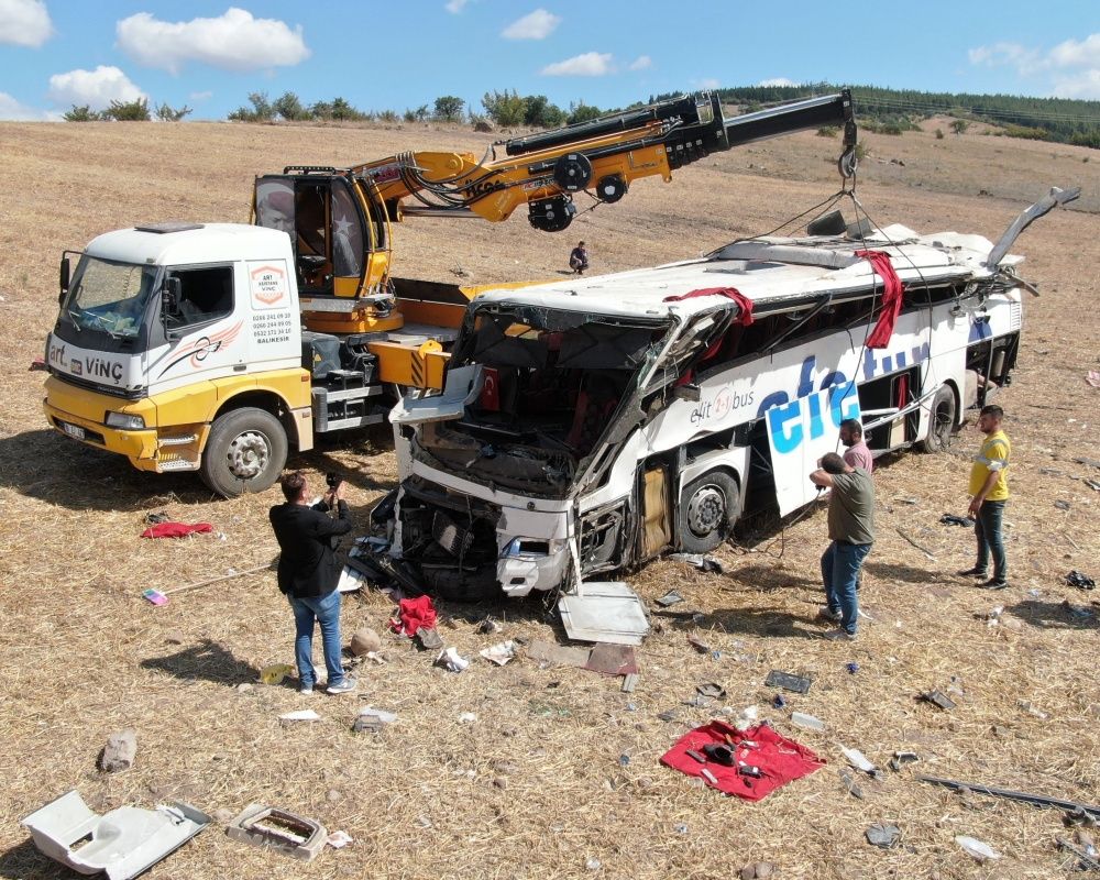15 kişiye mezar oldu! Balıkesir'deki korkunç kazadan arda kalanlar... 55