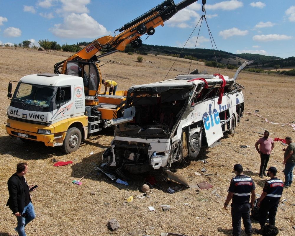 15 kişiye mezar oldu! Balıkesir'deki korkunç kazadan arda kalanlar... 48
