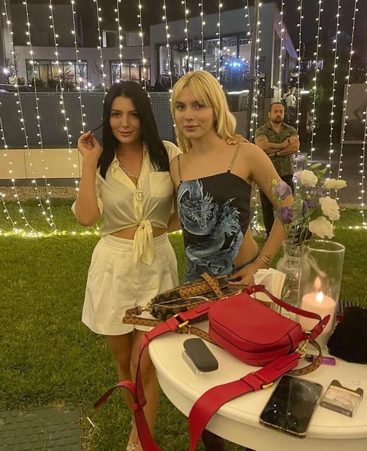 Aleyna Tilki'nin annesi çıldırdı! Mini etekli pozlarına düştüğü not kızını bile şaşırttı! 1