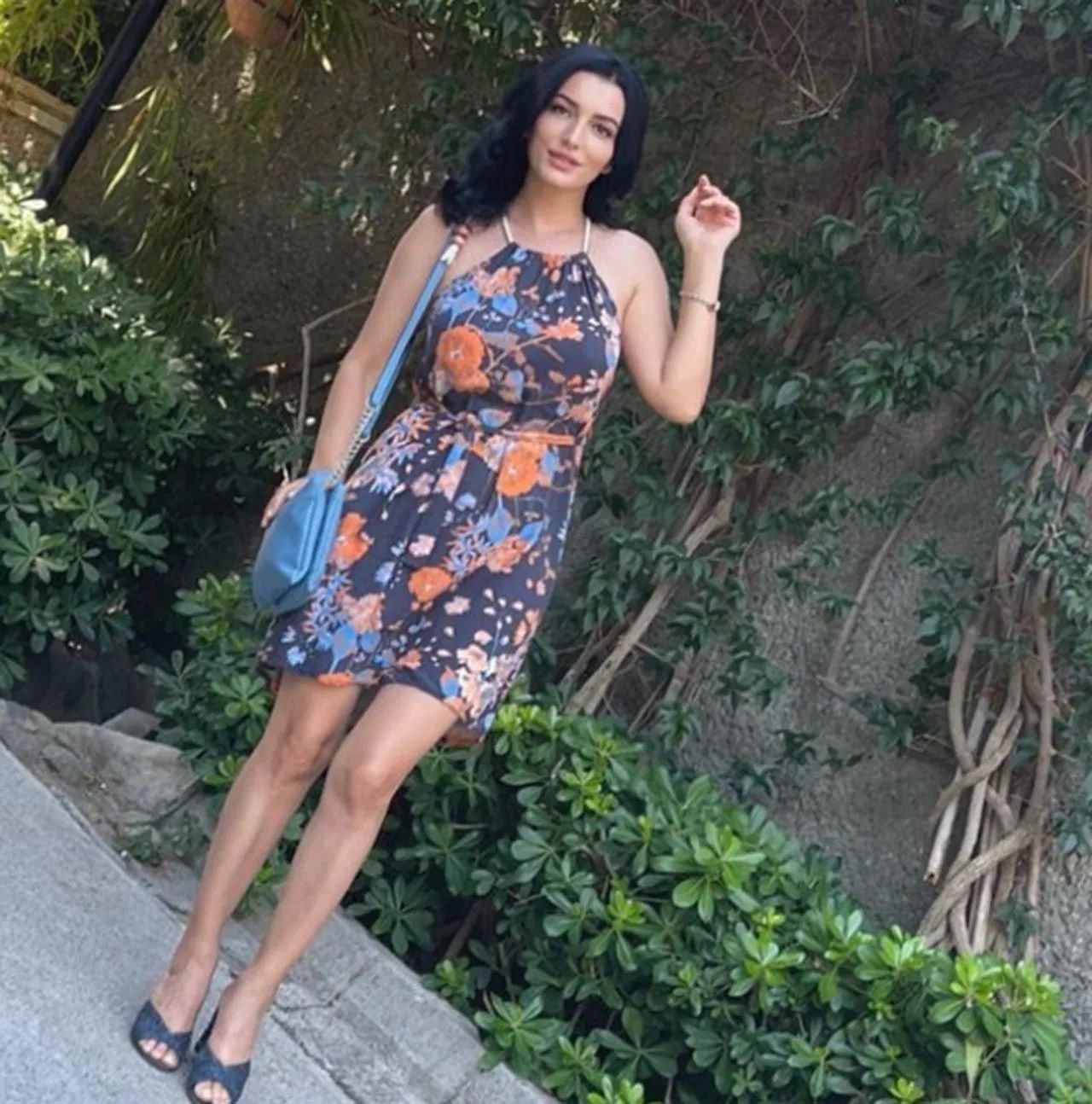 Aleyna Tilki'nin annesi çıldırdı! Mini etekli pozlarına düştüğü not kızını bile şaşırttı! 7