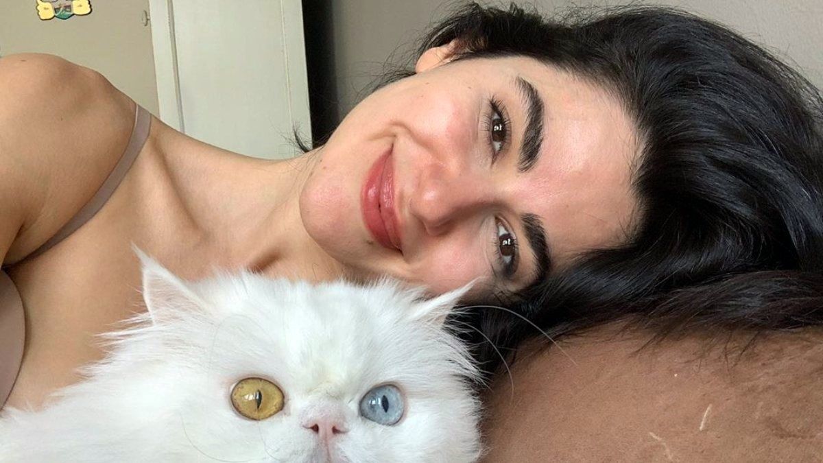 Nesrin Cavadzade sokak ortasında çıldırdı! Kapıları zorladı! Üzerine kahve döküldü! 10