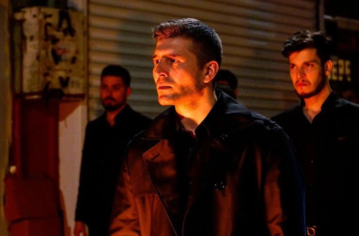 Camdaki Kız Dizisinde Her Şey Sil Baştan! Hayri Karakteri İçin Birbirlerine Girdiler! İşte açıklama! 17